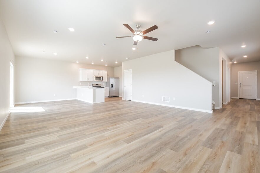 Building Photo - 7250 Crystal Ave