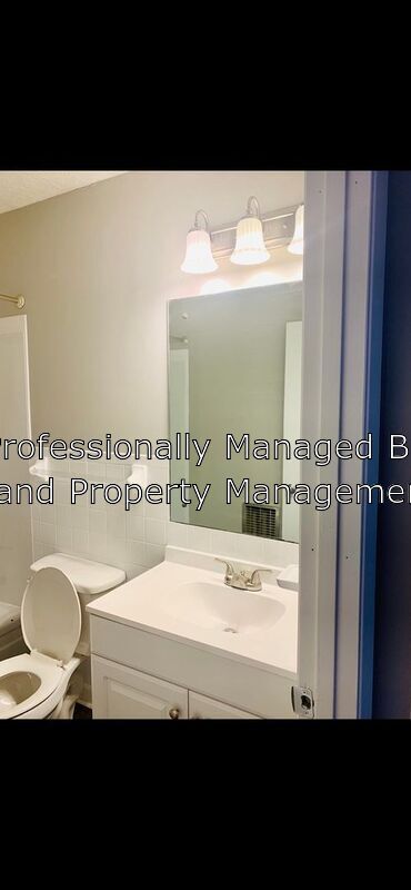 Building Photo - 206 Dahlia Dr