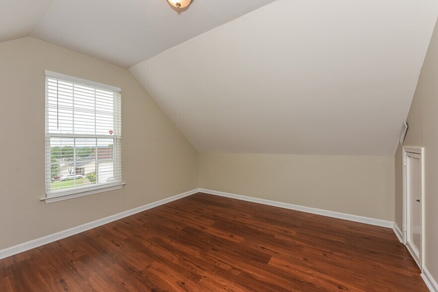 Building Photo - 143 Howard Woody Dr