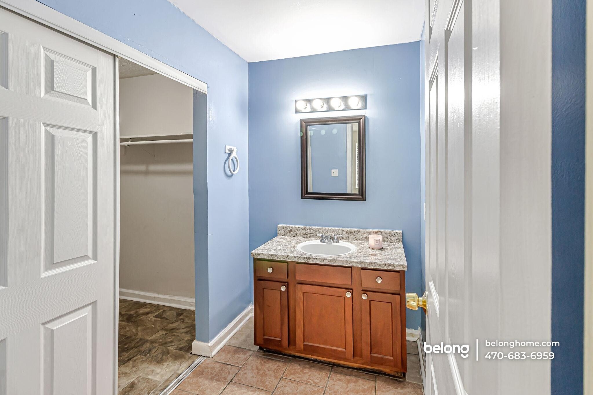 Building Photo - 3575 Oakvale Rd