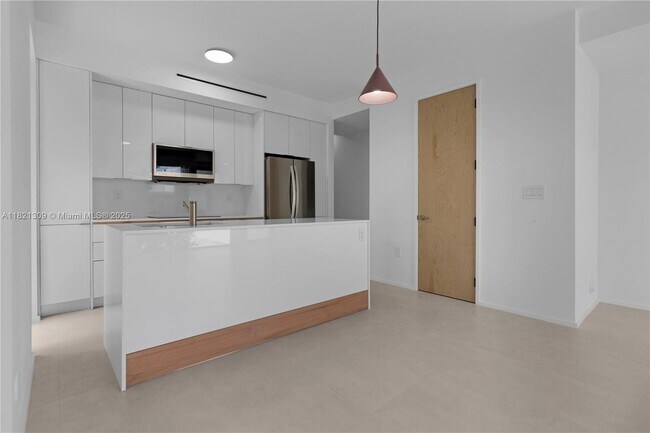 Building Photo - 4430 W Flagler St