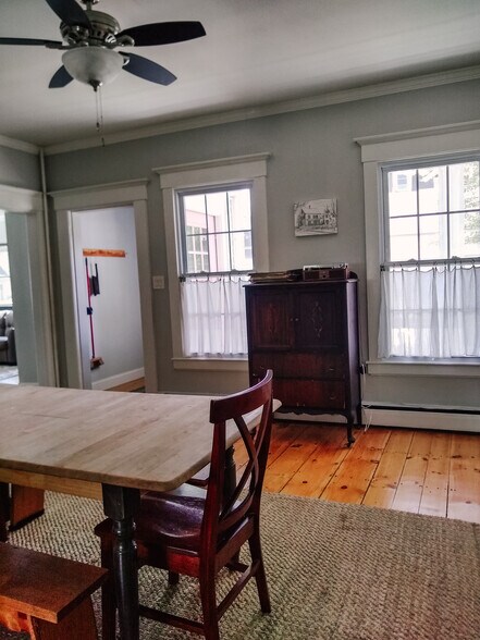 Building Photo - 567 Main St