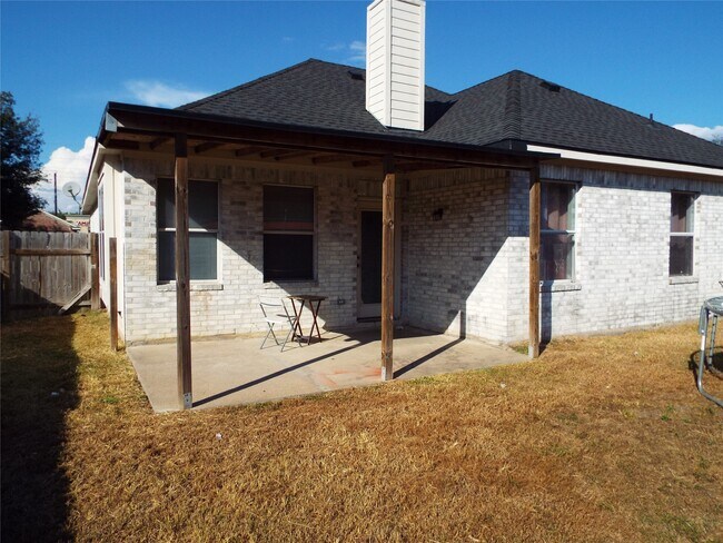 Building Photo - 2207 Brimmage Dr