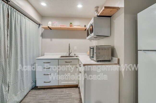 Building Photo - 1460 Lowe Peak Dr