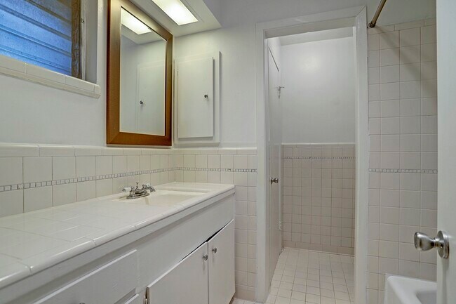Building Photo - 229 Westmoreland St