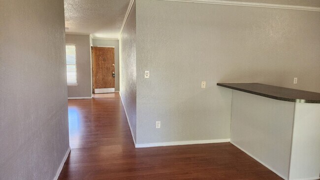 Building Photo - 1009 SW 70th