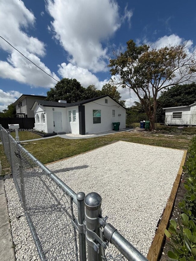Building Photo - 5158 NW 19th Ave