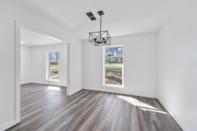 Building Photo - 205 Elmwood St