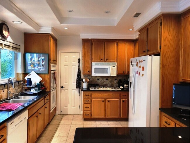 Building Photo - 1879 Fox Bridge Ct