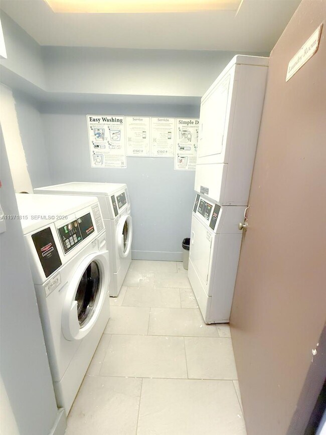 Building Photo - 498 NW 165th St