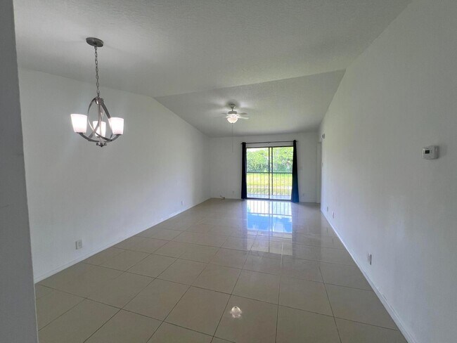 Building Photo - 9431 Boca Cove Cir