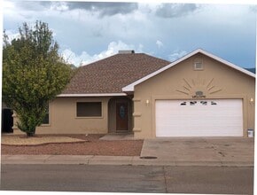 Building Photo - Beautiful 3 bedroom 3 bath home!