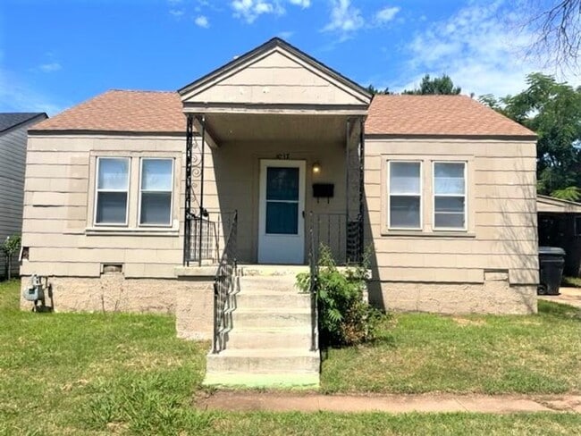 Primary Photo - 1017 N Tabor Dr