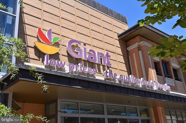 Building Photo - 625 Park Rd NW