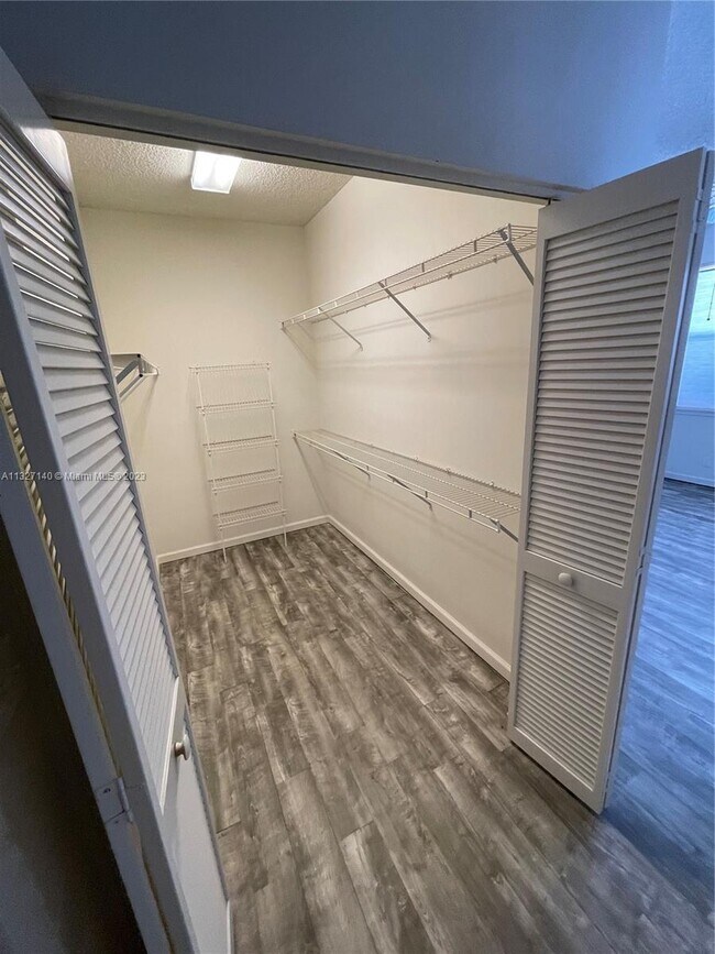 Building Photo - 5893 Plum Harbor Cir