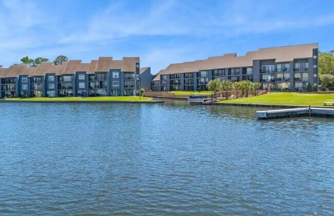 Building Photo - 12500 Melville Dr