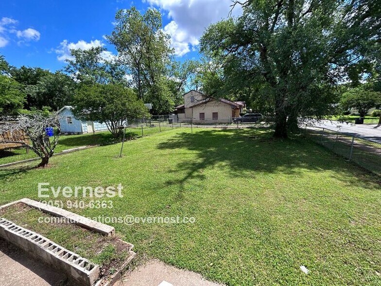 Building Photo - 1345 Mims St SW