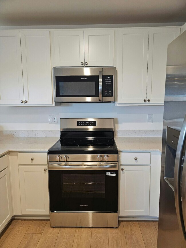 Building Photo - 112 Labrador Ln