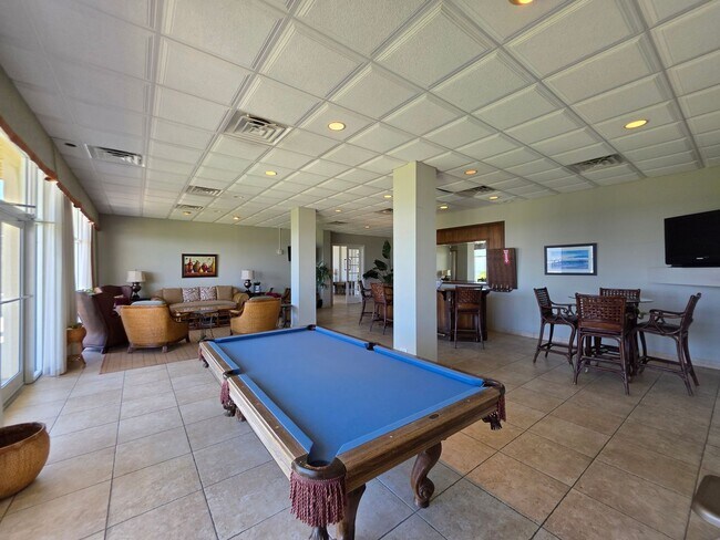Building Photo - 1BR/1BA waterfront condo with golf course ...