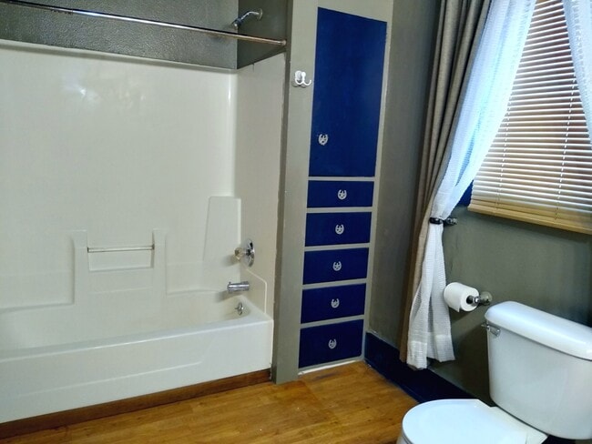 Building Photo - 1029 S 17th St