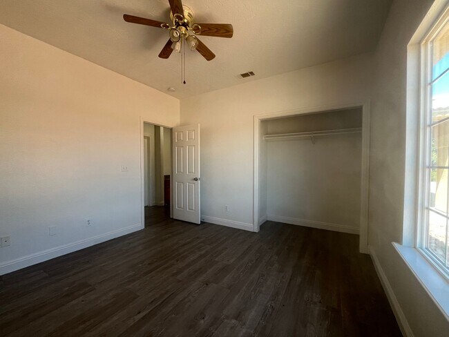 Building Photo - 3 bed 2 bth in Apple Valley. Apply today!
