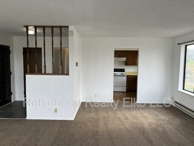 Building Photo - 395 Parkchester Dr