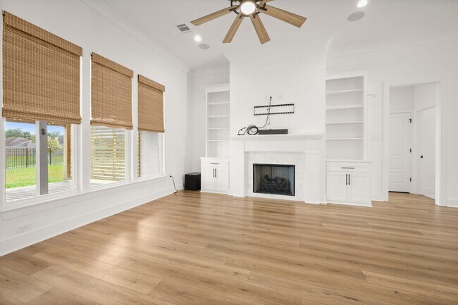 Building Photo - Beautiful 4-Bedroom Home in Parks at Water Oaks – Gonzales, LA