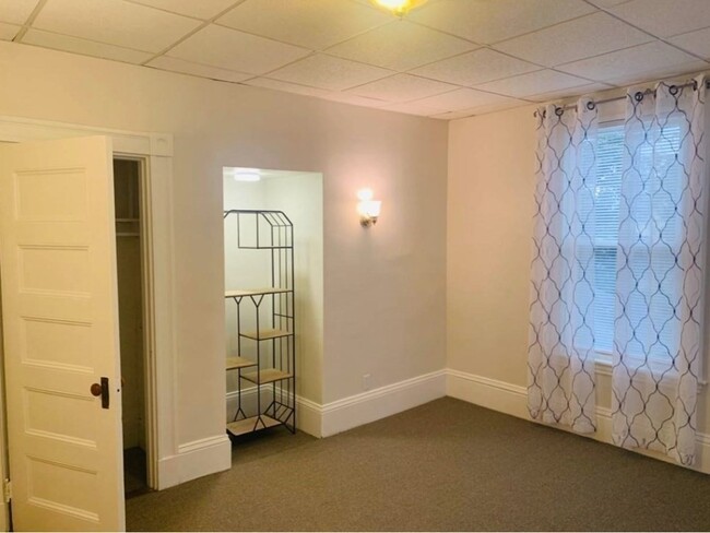 Building Photo - 110 Grovers Ave