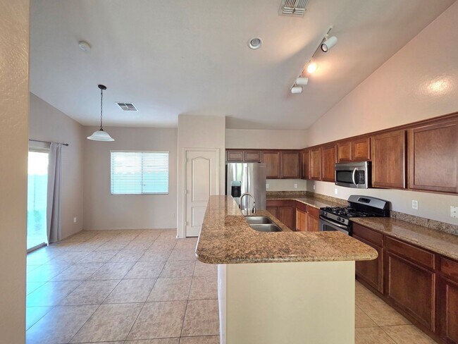 Building Photo - Beautiful 4 Bed/2 Bath in Goodyear!