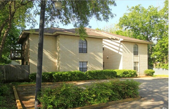 Building Photo - 905 E 51st St