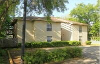 Building Photo - 905 E 51st St