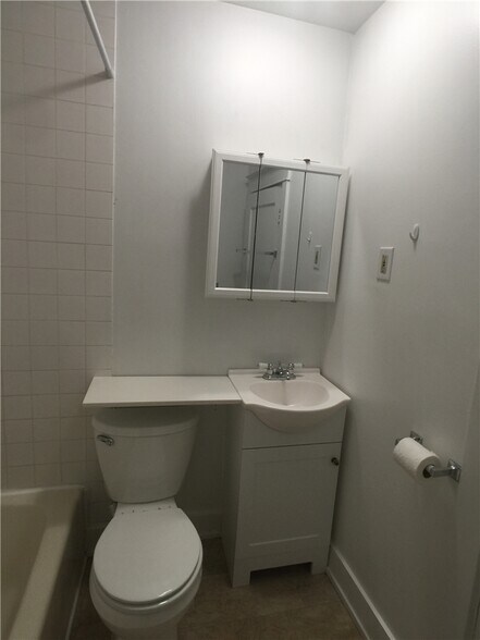 Building Photo - 729 E Linden Ave