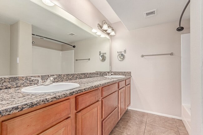 Building Photo - Awesome 2-Level Condo in Prime Scottsdale ...