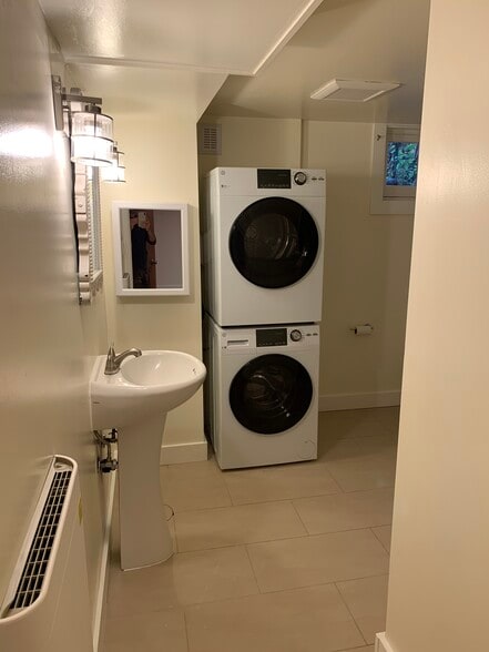 Building Photo - 6028 NE 24th Ave