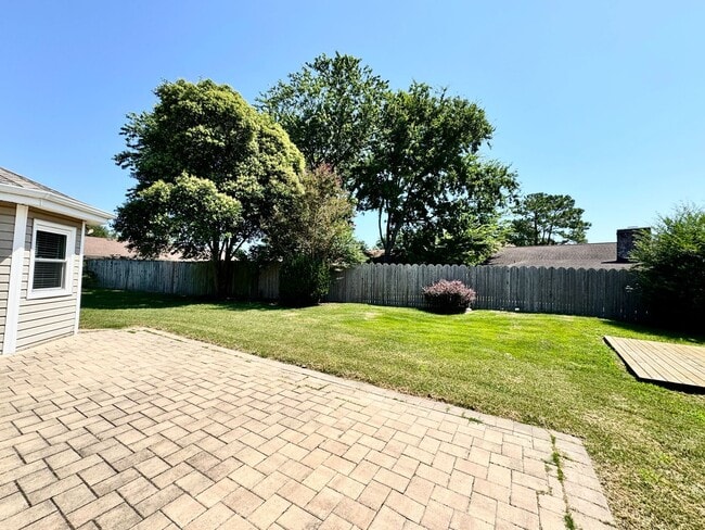 Building Photo - A Ranch Home In Great Neck!  Ready NOW!  P...