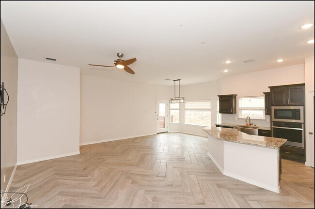 Building Photo - 14905 Tierra Haven Ave