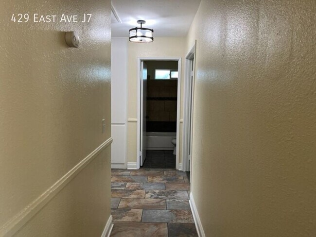 Building Photo - 429 E Avenue J7