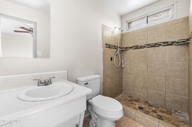 Building Photo - 4401 W Claremont St