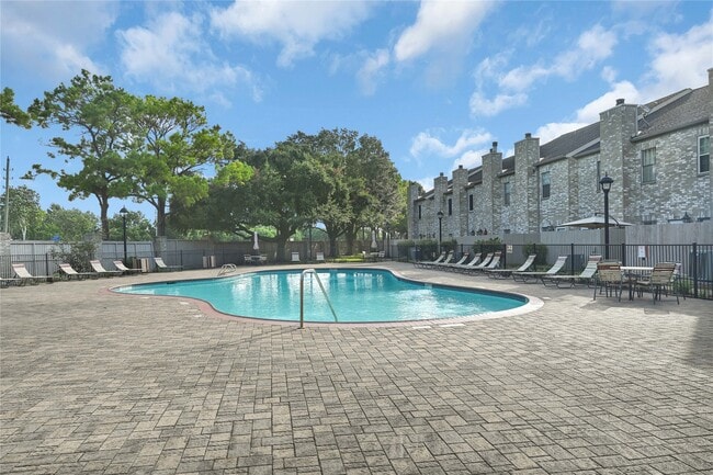 Building Photo - 2860 Holly Hall St