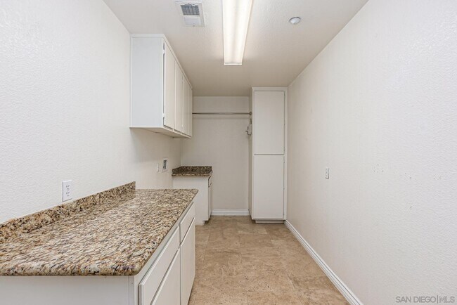 Building Photo - 3267 Dehesa Rd