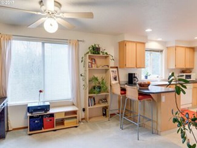 Building Photo - 9505 SW 47th Ave