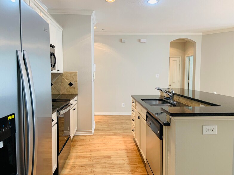 Building Photo - 1020 Texas St