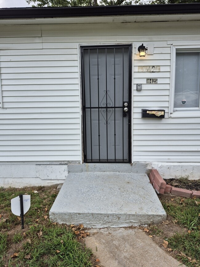 Building Photo - 10425 Earl Dr