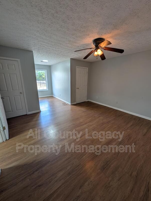 Building Photo - 3321 Southridge Dr