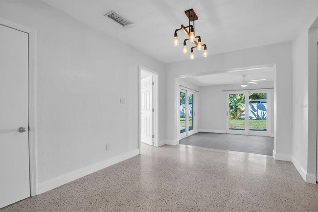 Building Photo - 765 56th Ave S