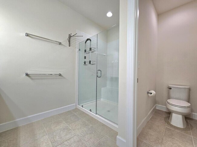 Building Photo - 8820 Englewood Farms Dr
