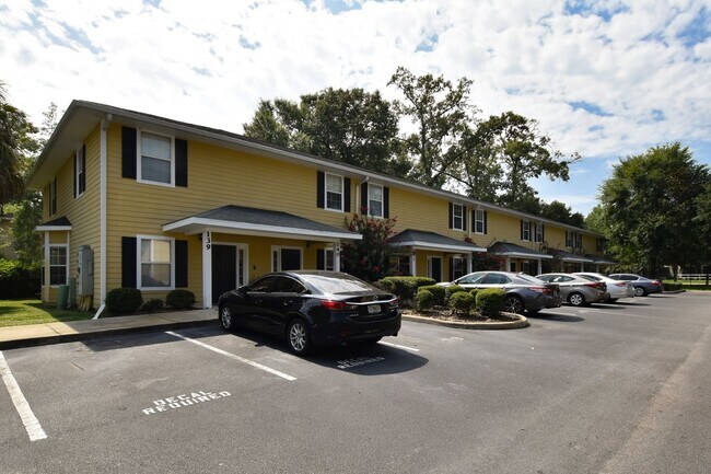 Building Photo - Wood's Edge South Townhouse – 2BR/2BA with Over 1,000 Sq. Ft. | Pet Friendly & Prime Location!