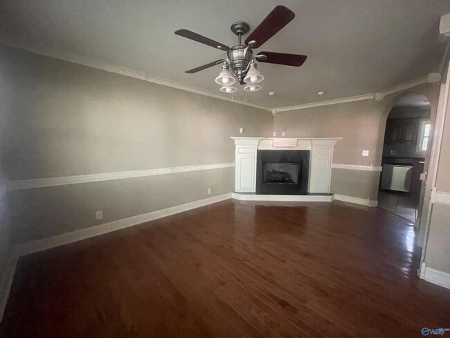 Building Photo - 505 Greenacres Dr NW