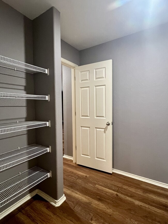 Building Photo - 9411 Rainbow Creek