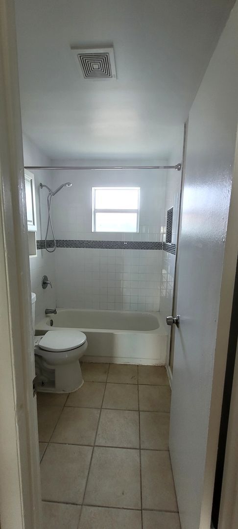 Building Photo - Allancar 164